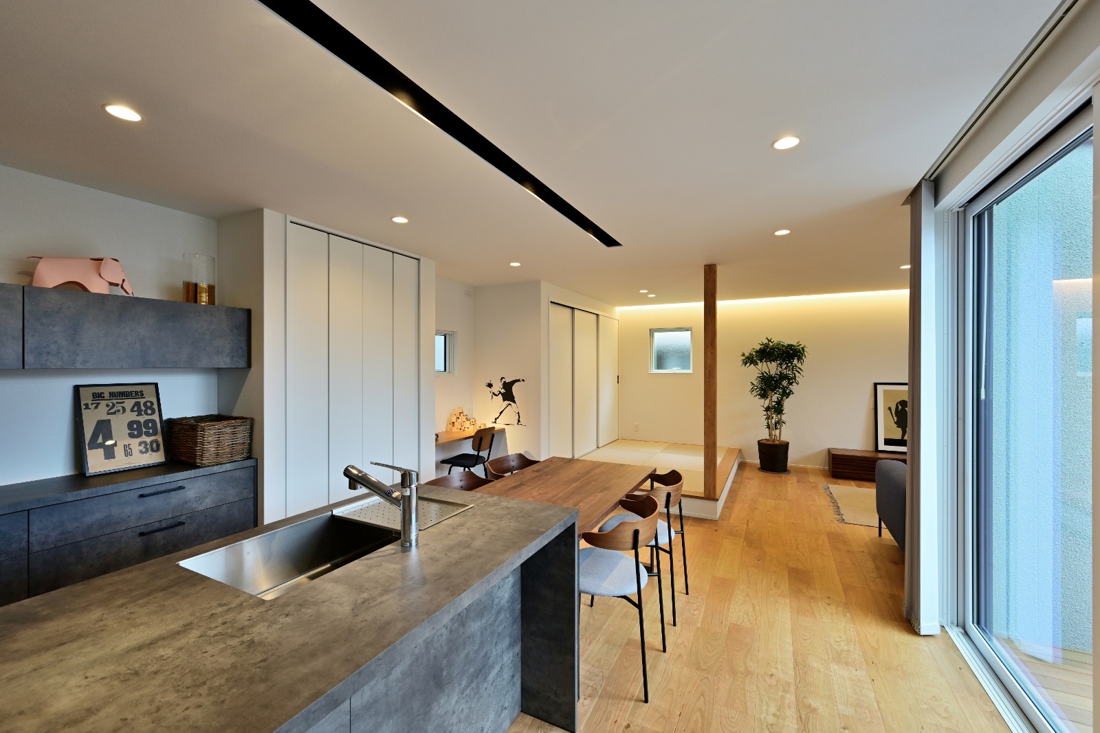 中庭と繋がる家